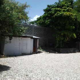 Espace a Vendre pour Ecole, Dispensaire, Universite à Lalue, Prix: 350,000.00 Usd